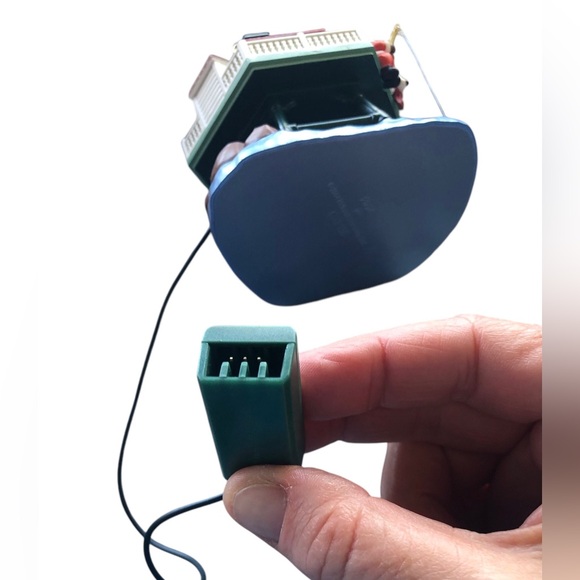 2014 Hallmark Keepsake Christmas Lighthouse Ornament #3 in Series Tracy Larsen - Picture 13 of 15